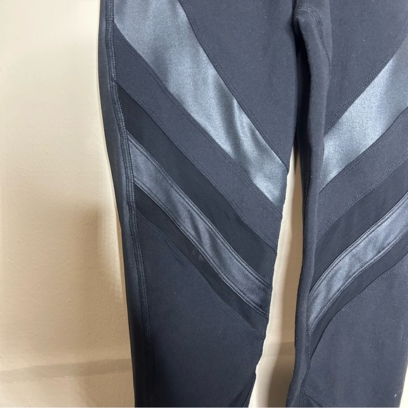 ALO Black Epic Leggings Mesh Panel - Picture 3 of 7